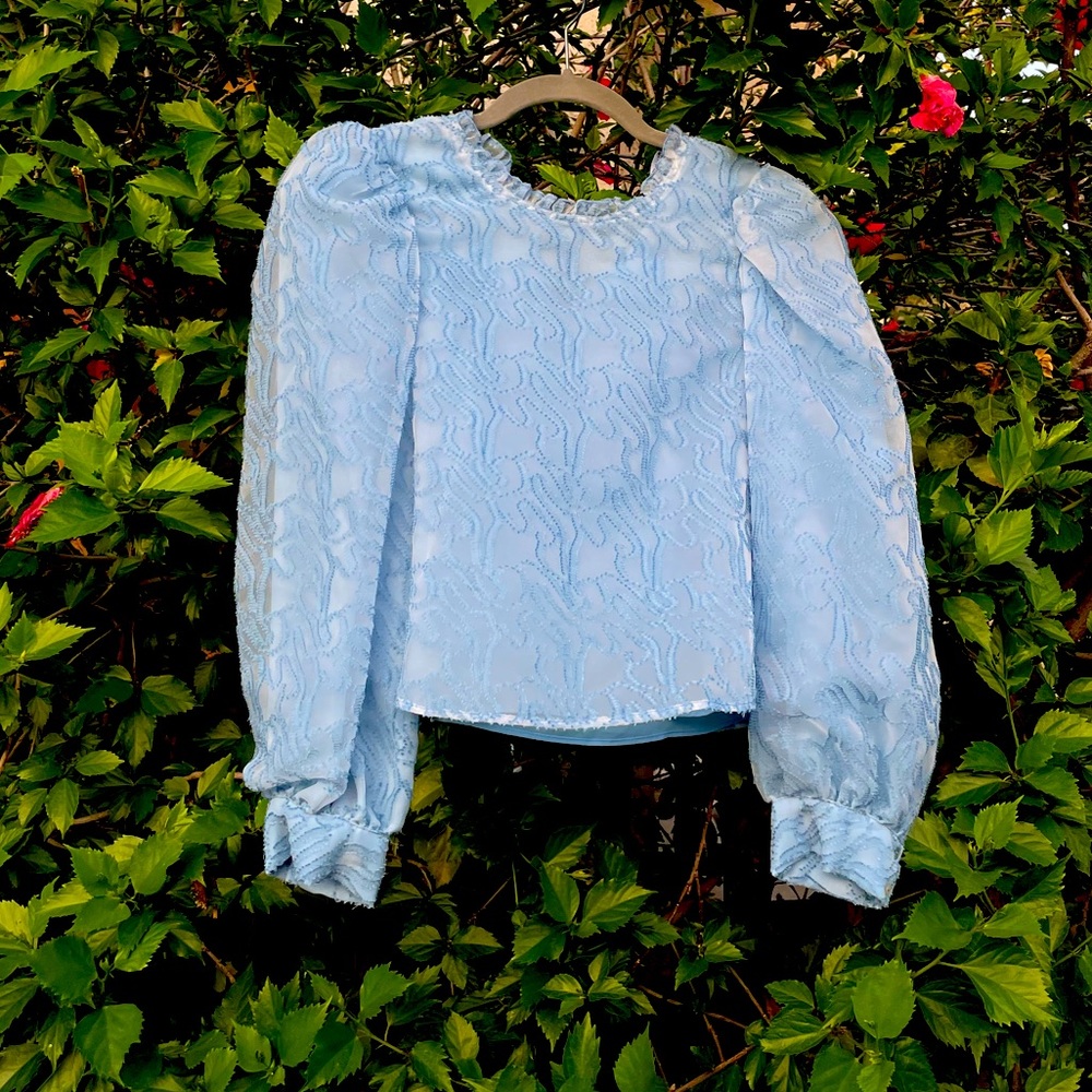 light blue puff sleeve blouse ❄️